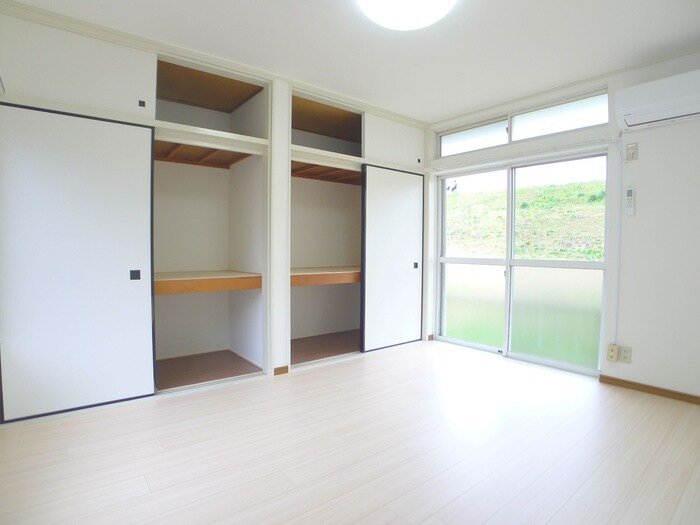 物件内観写真4　(室内からの展望)