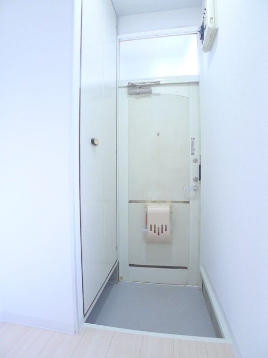 物件内観写真10　(玄関)