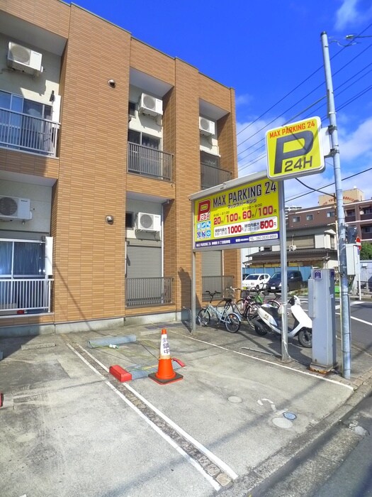 物件外観写真3　(駐車場)