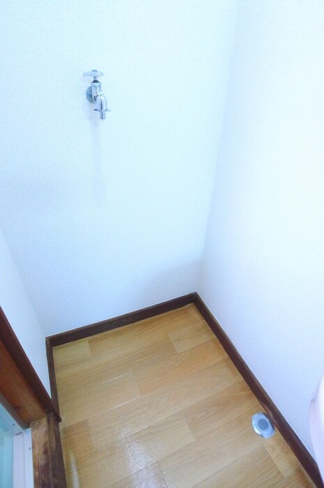 物件内観写真8　(洗濯機置場)