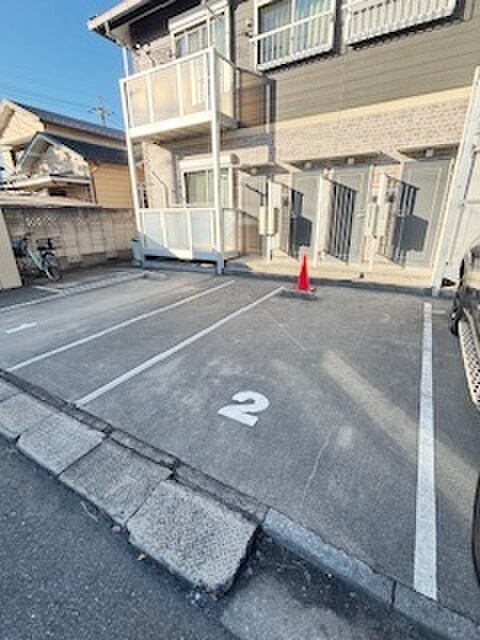 物件外観写真4　(駐車場)