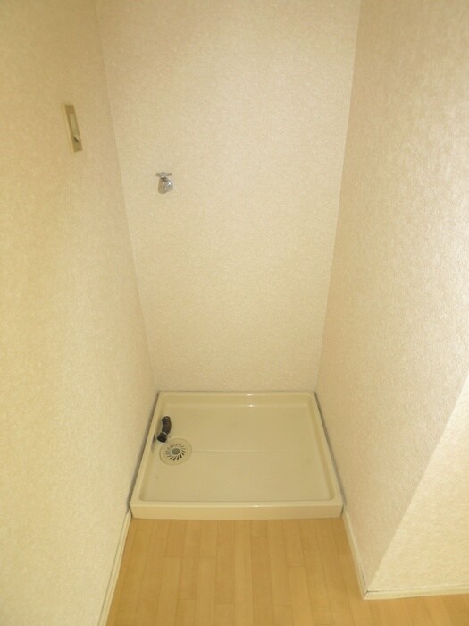 物件内観写真10　(洗濯機置場)