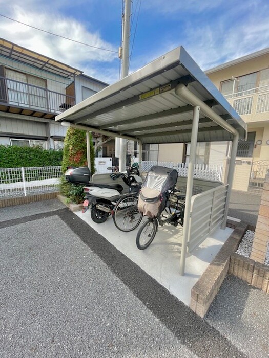 物件外観写真2　(駐輪場)