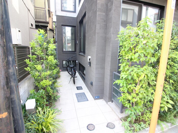 物件外観写真3　(駐輪場)