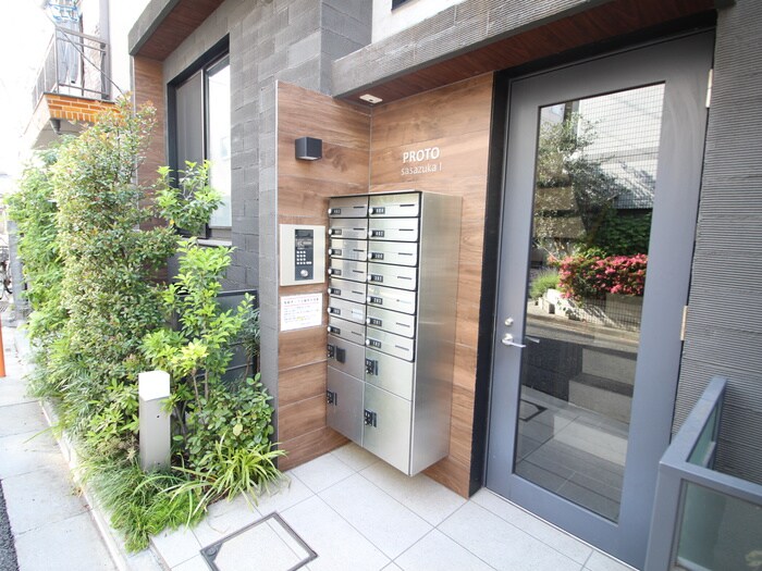 物件外観写真4　(エントランス部分)