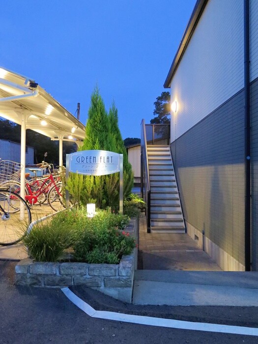 物件外観写真3　(エントランス部分)