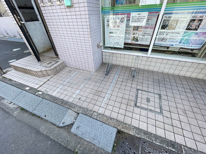 物件外観写真5　(駐輪場)