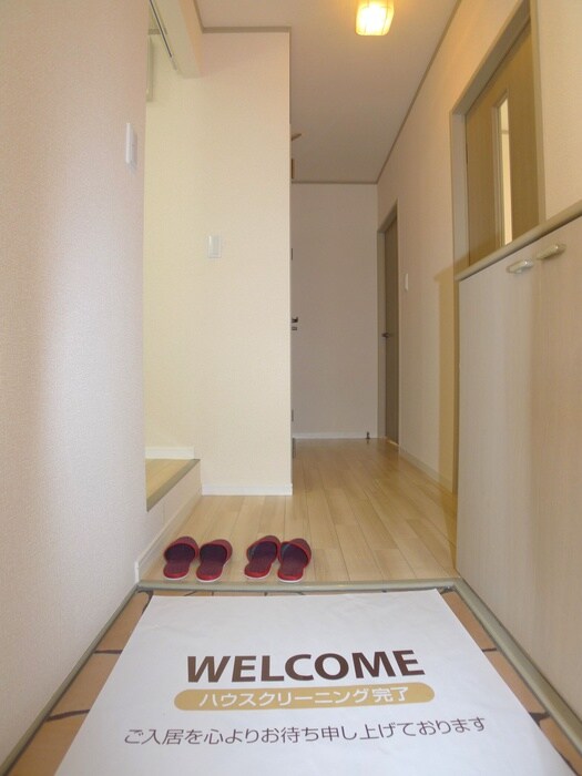 物件内観写真4　(玄関)