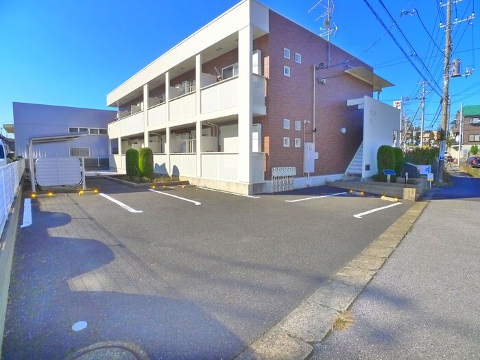 物件外観写真3　(駐車場)