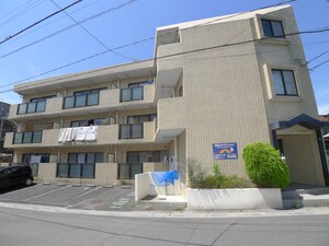中里カワベマンション外観写真