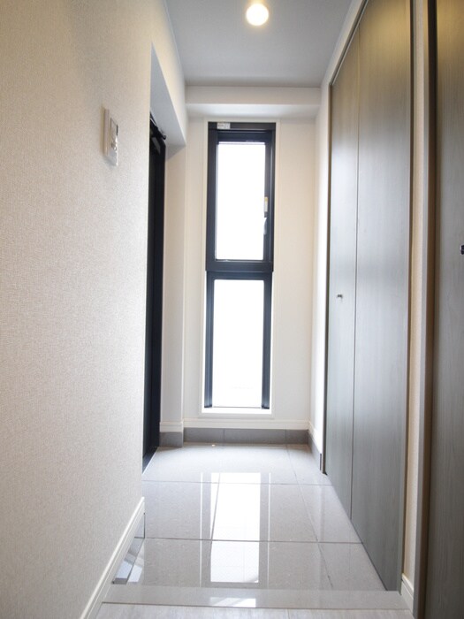 物件内観写真16　(玄関)