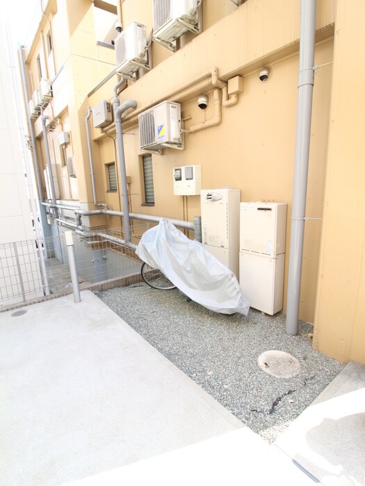 物件外観写真4　(駐輪場)