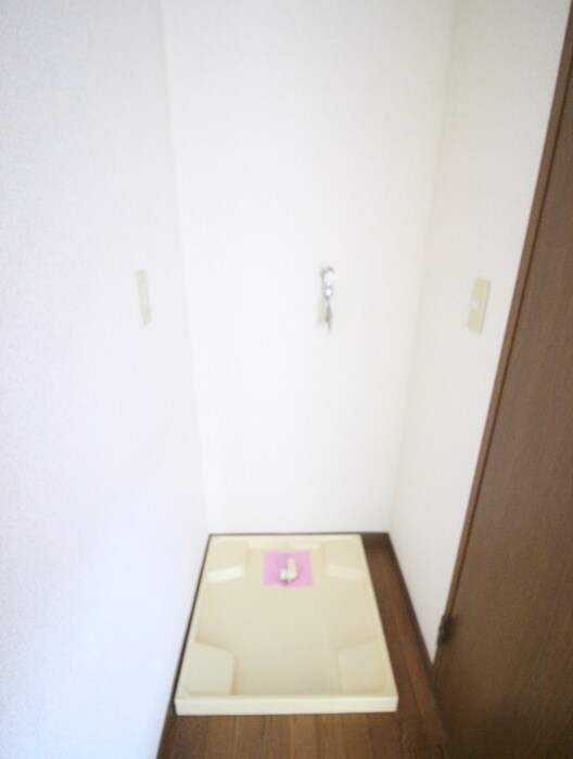 物件内観写真11　(洗濯機置場)