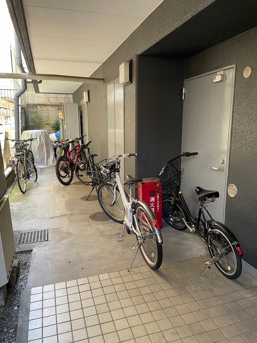 物件外観写真2　(駐輪場)