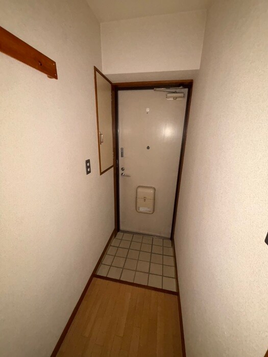 物件内観写真12　(玄関)