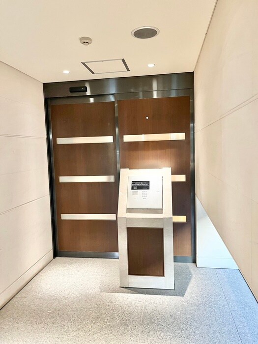 物件外観写真4　(エントランス部分)