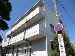 ア－ネストコ－ト外観写真
