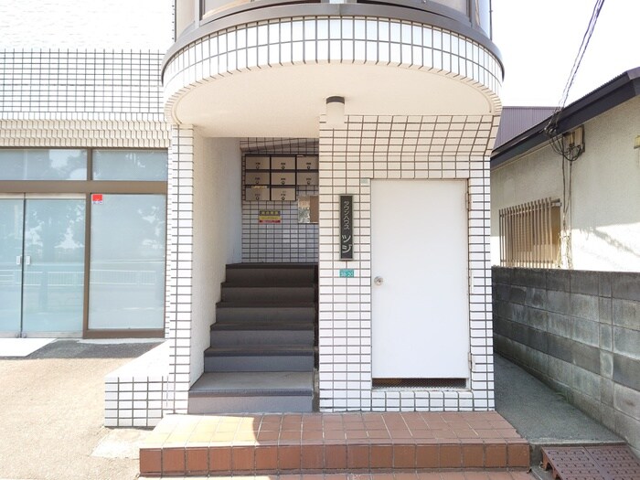 物件外観写真5　(エントランス部分)