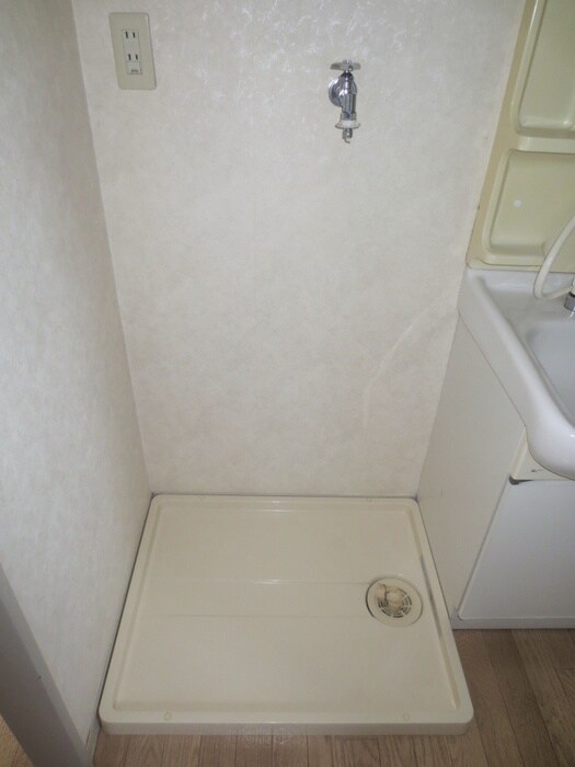 物件内観写真11　(洗濯機置場)