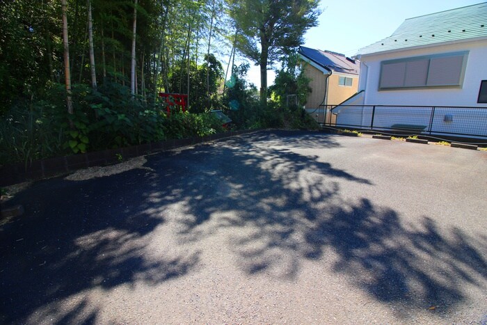 物件外観写真4　(駐車場)