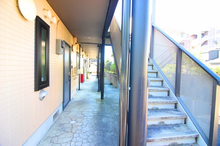 物件外観写真5　(エントランス部分)