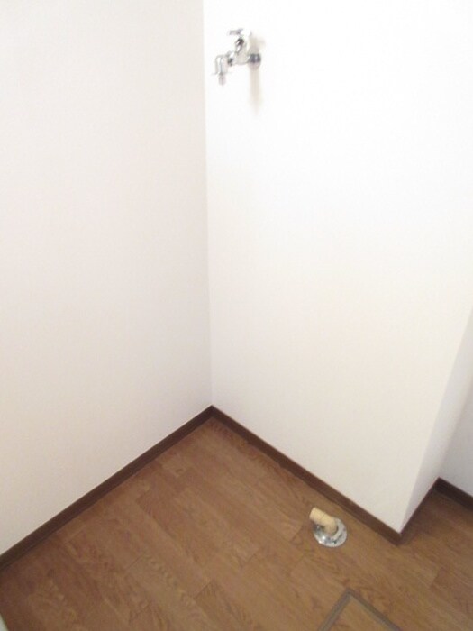 物件内観写真13　(洗濯機置場)