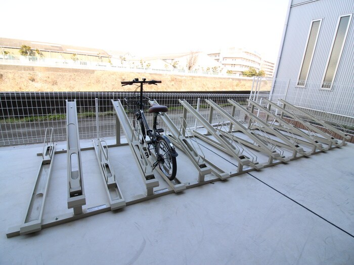 物件外観写真6　(駐輪場)