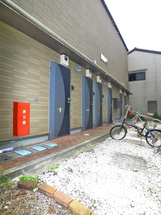 物件外観写真3　(エントランス部分)