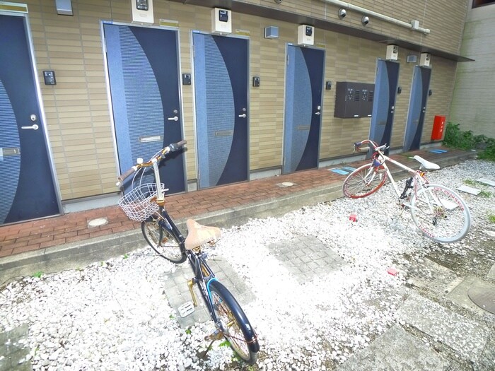 物件外観写真5　(駐輪場)