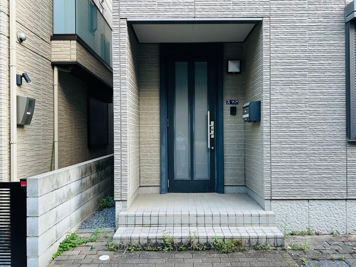物件外観写真3　(エントランス部分)
