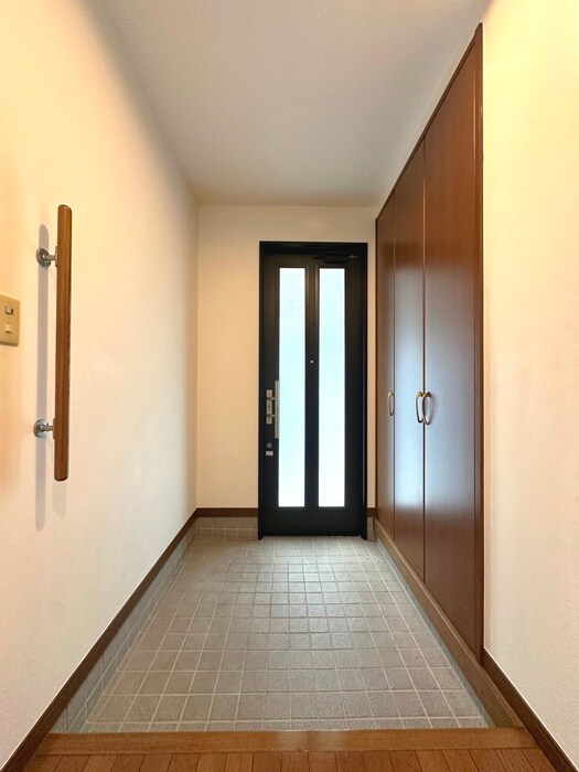 物件内観写真18　(玄関)