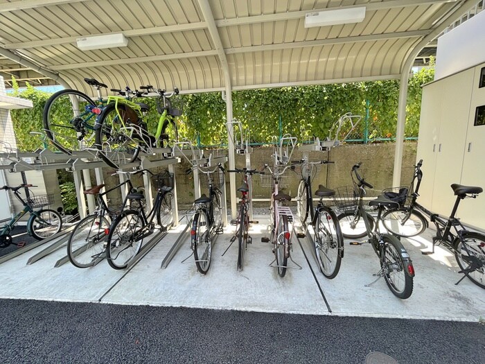物件外観写真5　(駐輪場)