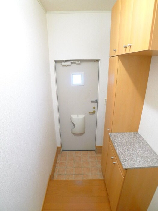物件内観写真5　(玄関)