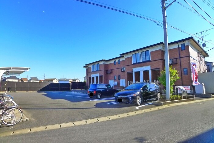 物件外観写真3　(駐車場)