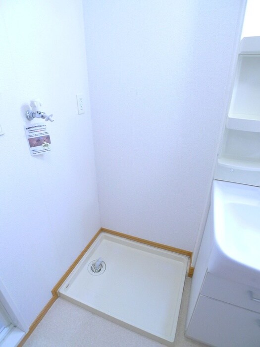 物件内観写真16　(洗濯機置場)