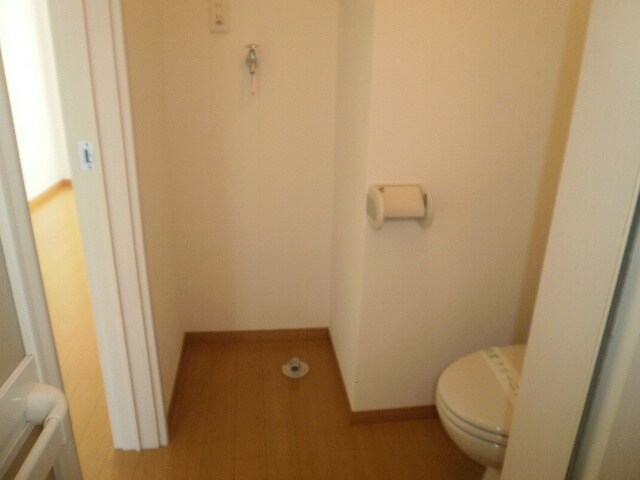 物件内観写真8　(洗濯機置場)