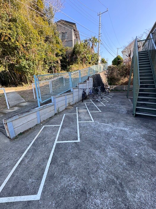 物件外観写真3　(駐輪場)