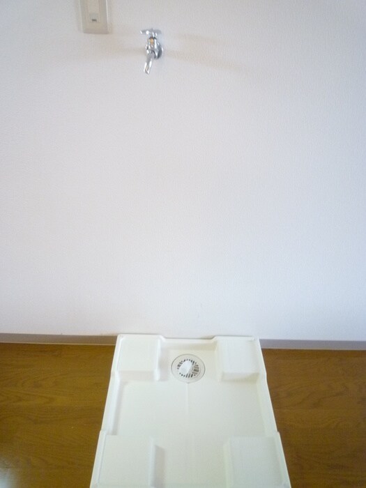 物件内観写真12　(洗濯機置場)