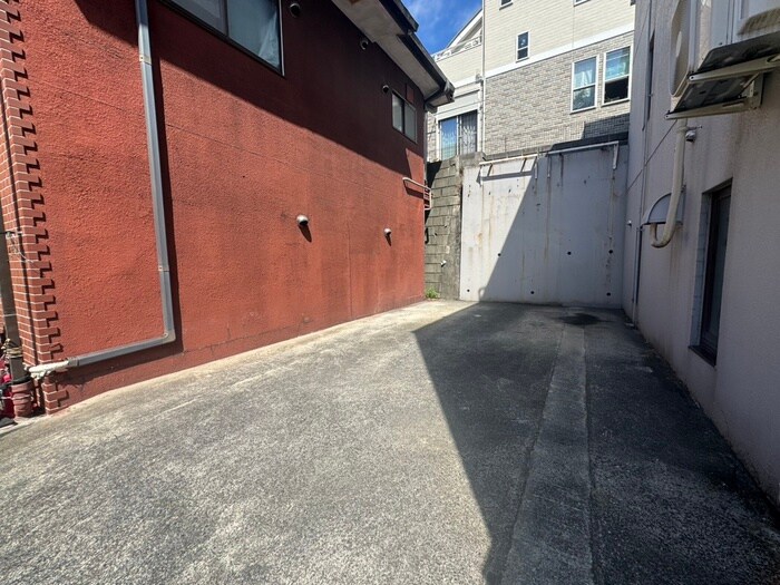 物件外観写真6　(駐車場)