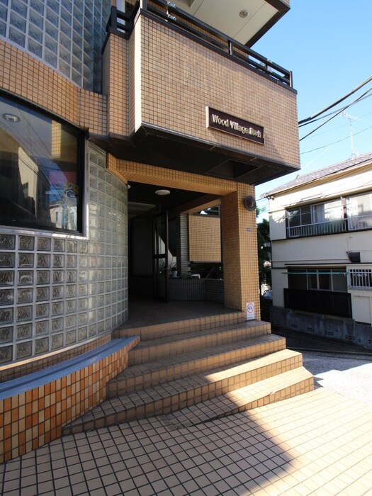 物件外観写真2　(エントランス部分)