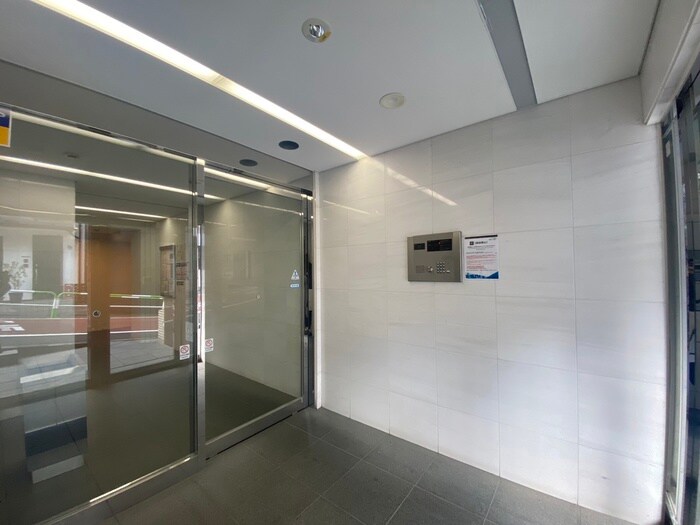 物件外観写真5　(エントランス部分)