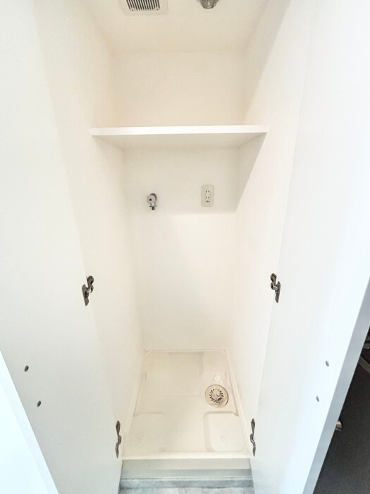 物件内観写真18　(洗濯機置場)