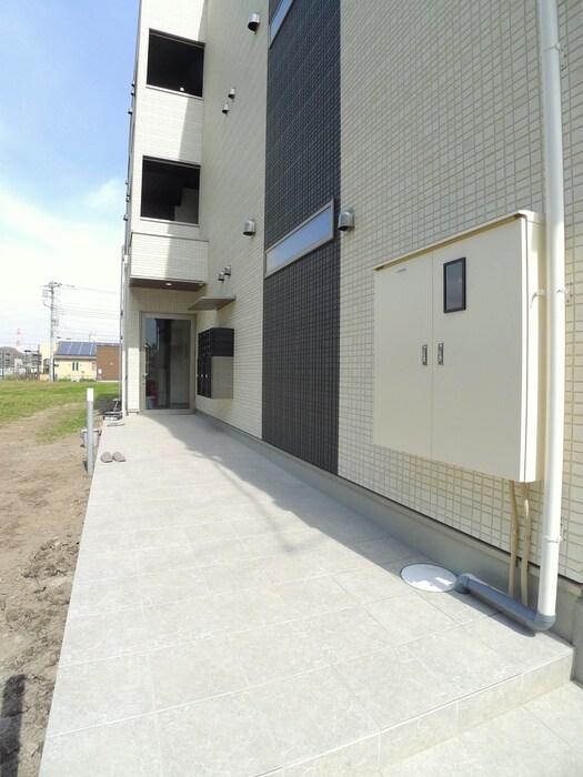 物件外観写真4　(エントランス部分)