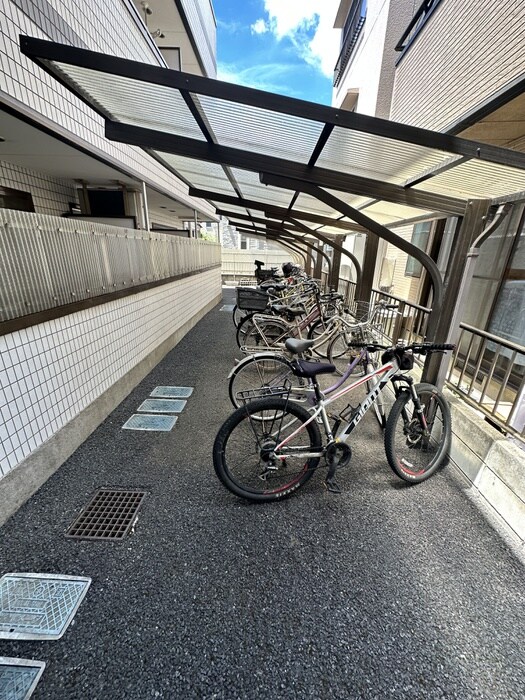 物件外観写真3　(駐輪場)