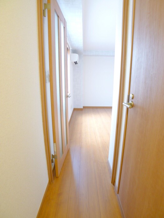 物件内観写真14　(廊下)
