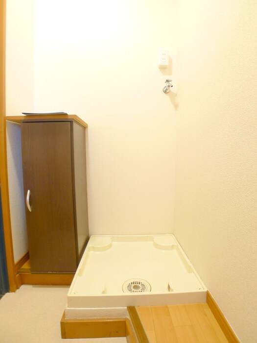 物件内観写真16　(洗濯機置場)