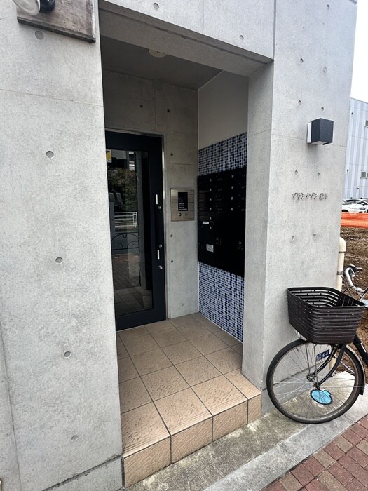 物件外観写真2　(エントランス部分)