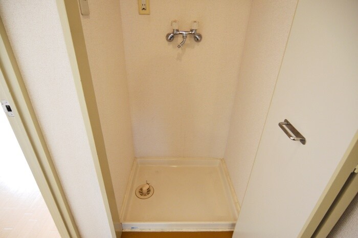 物件内観写真13　(洗濯機置場)