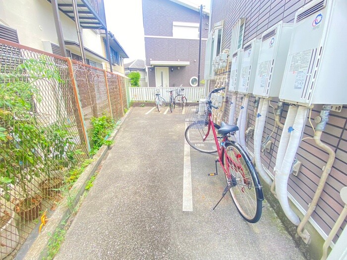 物件外観写真6　(駐輪場)