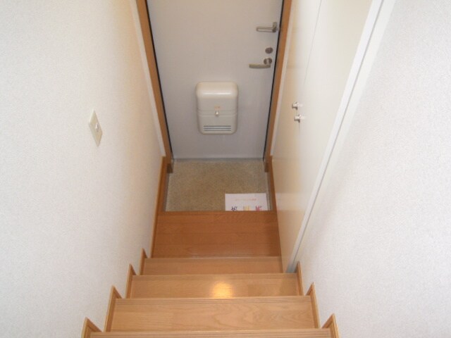 ハイムプリマヴェーラA棟の玄関